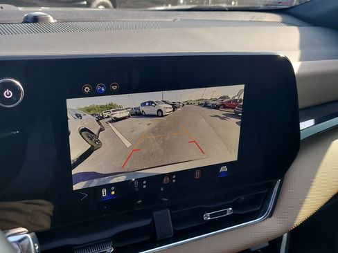 Used 2025 Chevrolet Equinox ACTIV w/ Safety and Technology Package AWD/4WD image 24