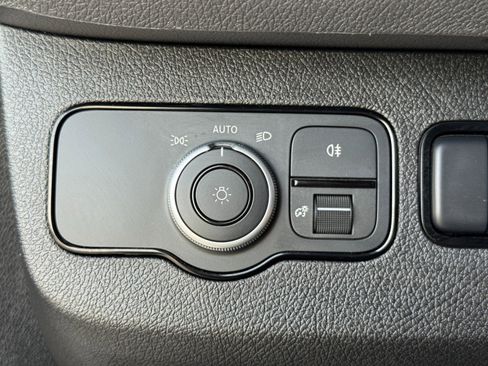 Used 2024 Mercedes-Benz Sprinter 2500 w/ Acoustic Package image 17