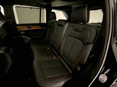 Used 2022 Jeep Grand Cherokee Summit AWD/4WD image 14