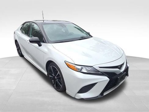 Used 2019 Toyota Camry XSE w/ Navigation Package image 8