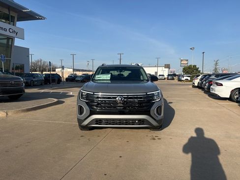 New 2026 Volkswagen Atlas Peak Edition AWD/4WD image 2