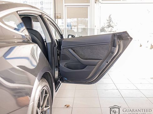 Used 2018 Tesla Model 3 Long Range image 33