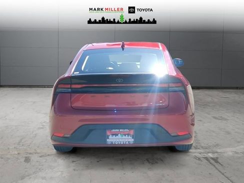 Used 2023 Toyota Prius LE FWD image 4