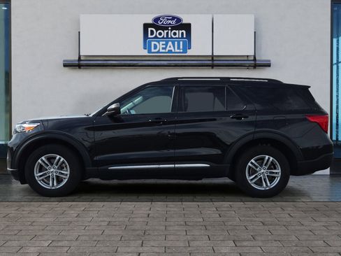 Certified 2023 Ford Explorer XLT w/ Equipment Group 202A image 6