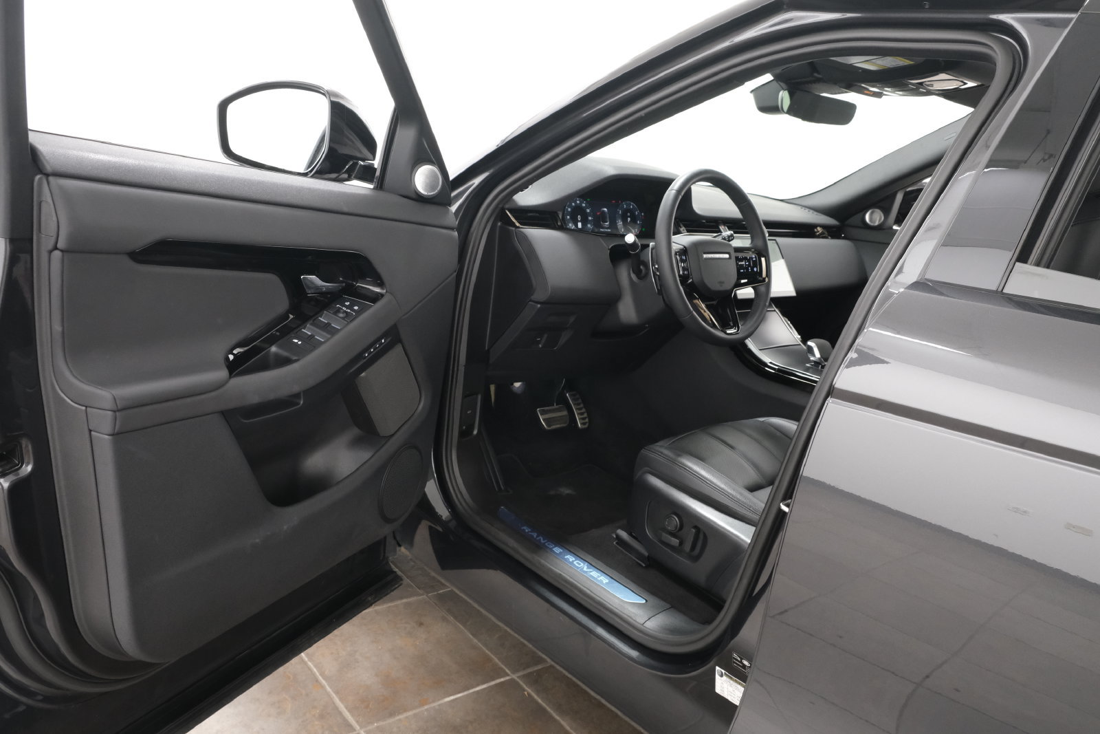 Used 2024 Land Rover Range Rover Evoque Dynamic SE AWD/4WD image 24