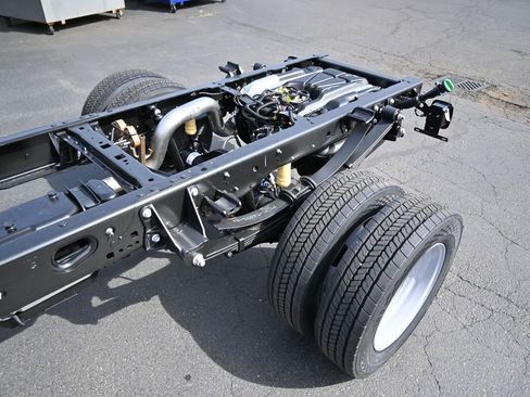 New 2024 Ford F450 XL image 5