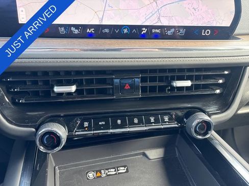 Used 2025 Chevrolet Suburban High Country AWD/4WD image 19