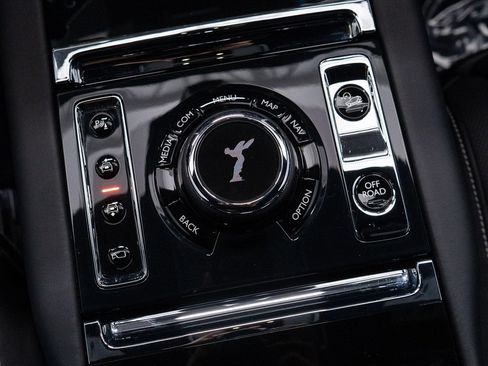 Certified 2022 Rolls-Royce Cullinan AWD/4WD image 40