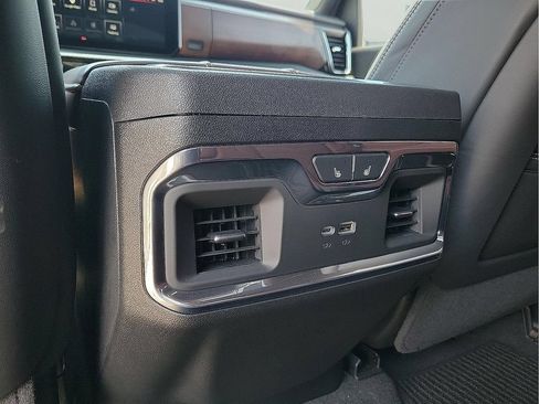 Used 2024 GMC Sierra 2500 Denali Ultimate AWD/4WD image 12