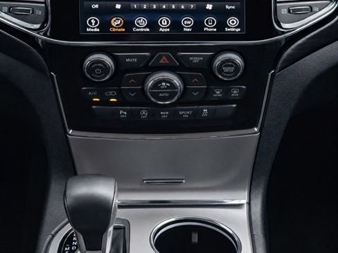 Used 2021 Jeep Grand Cherokee Laredo X AWD/4WD image 15