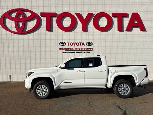 New 2026 Toyota Tacoma SR5 image 2
