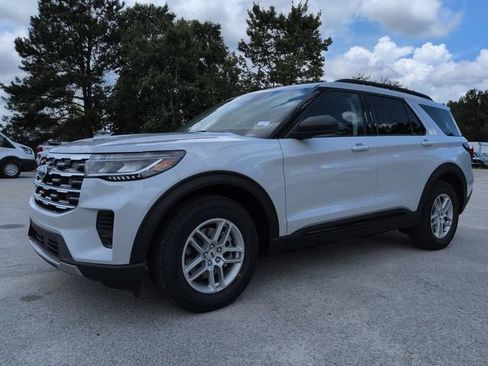 New 2026 Ford Explorer Active RWD image 7