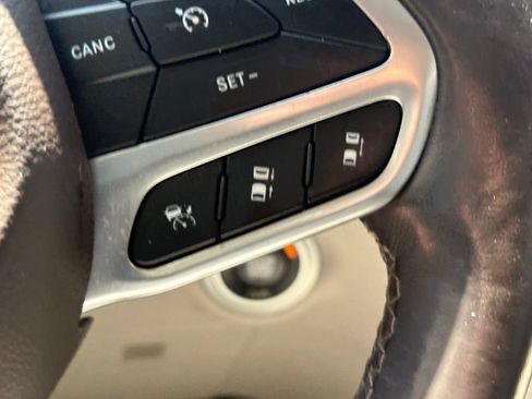 Used 2020 Chrysler Pacifica Touring-L Plus w/ Advanced Safetytec Group FWD image 18