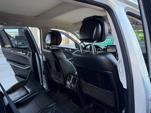 Used 2017 Mercedes-Benz GLS 550 4MATIC image 25