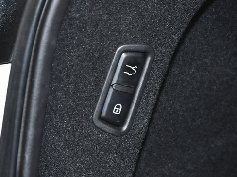 Used 2021 Maserati Levante image 61