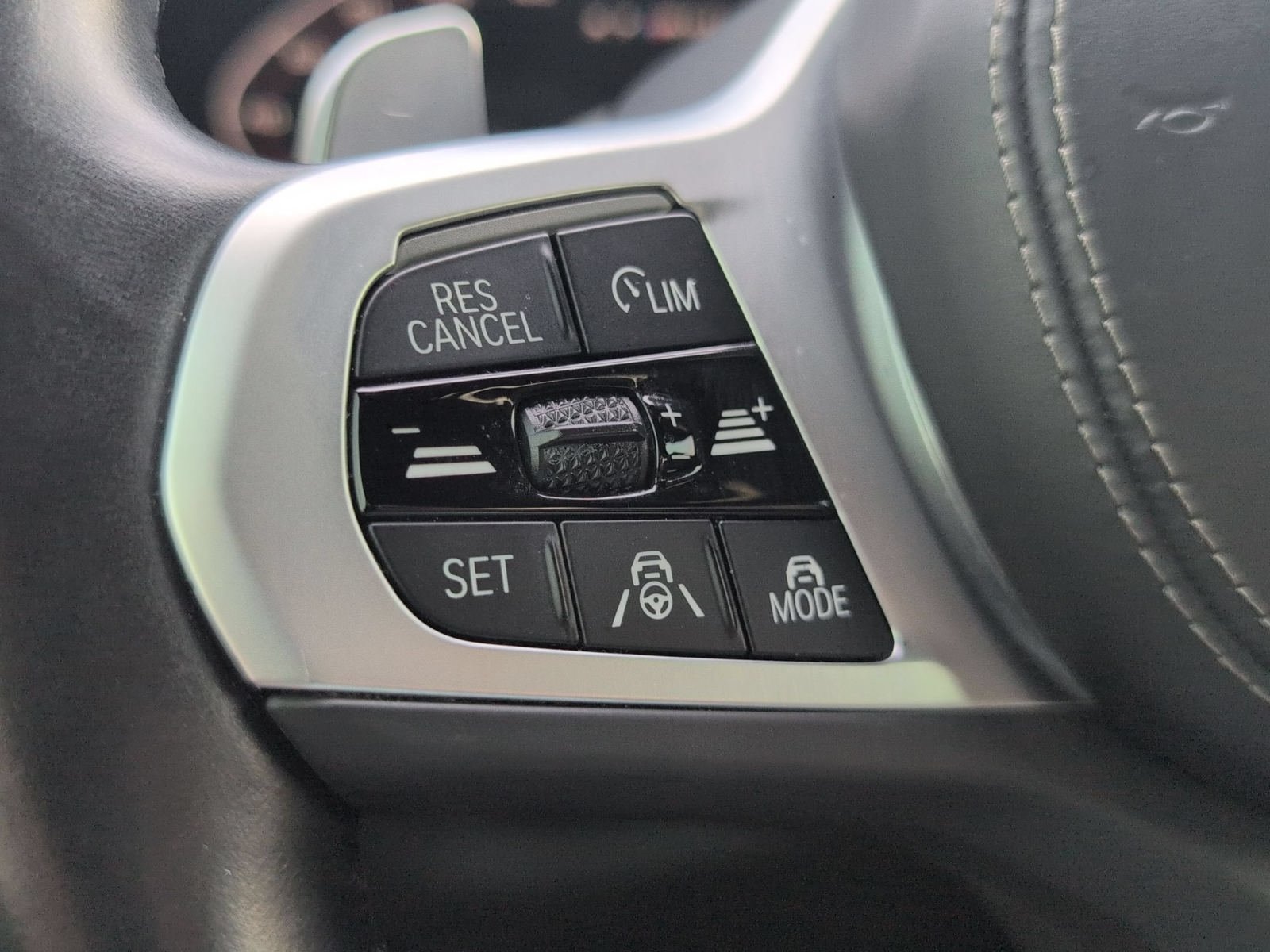 Used 2022 BMW X7 M50i w/ Dynamic Handling Package AWD/4WD image 13