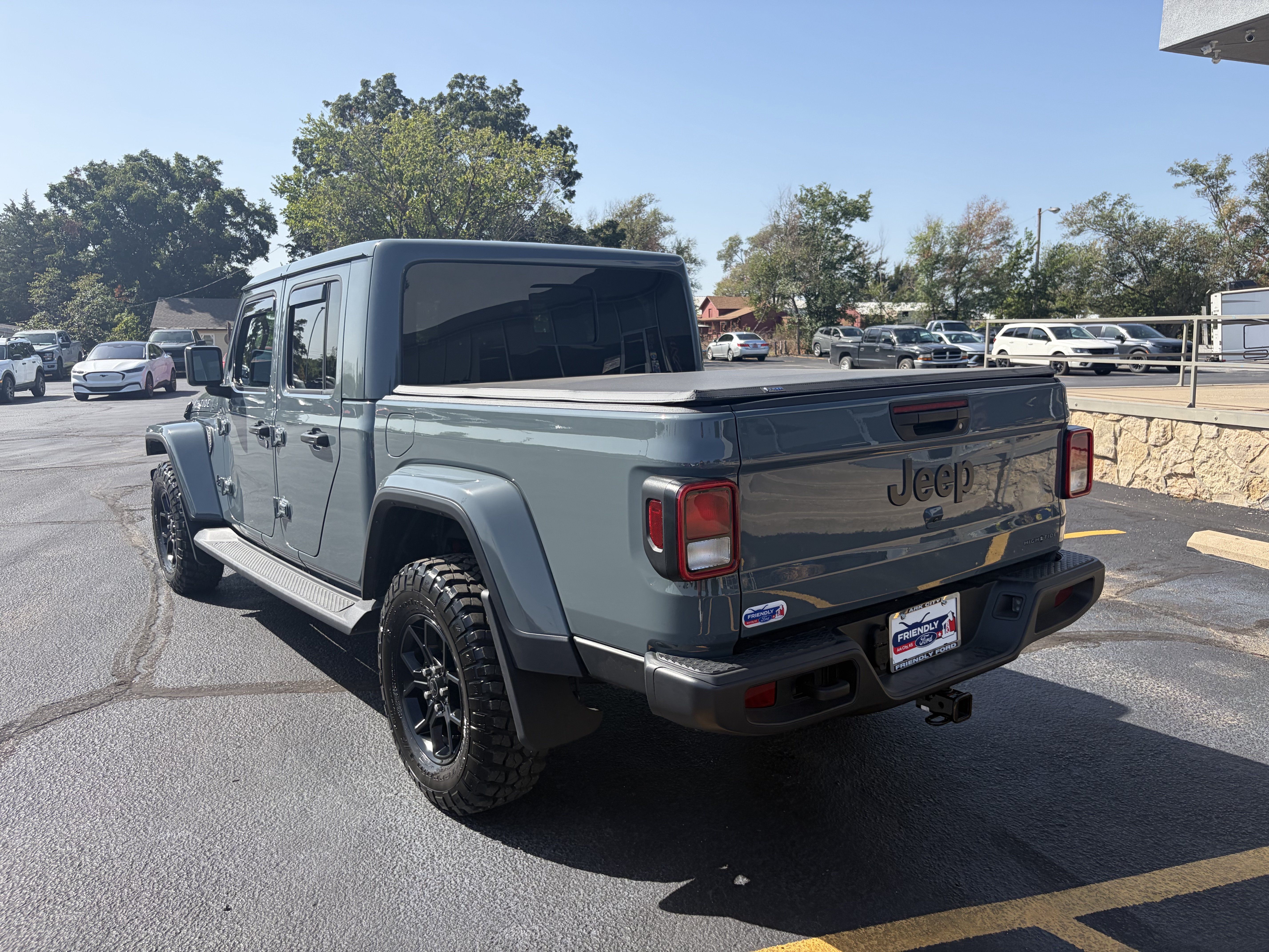 Used 2025 Jeep Gladiator Sport AWD/4WD image 6