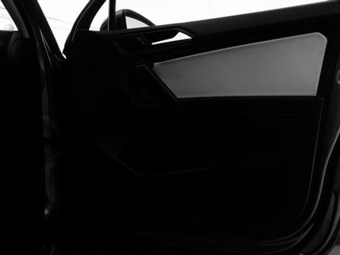 Certified 2021 Volkswagen Tiguan SE w/ Panoramic Sunroof Package image 65