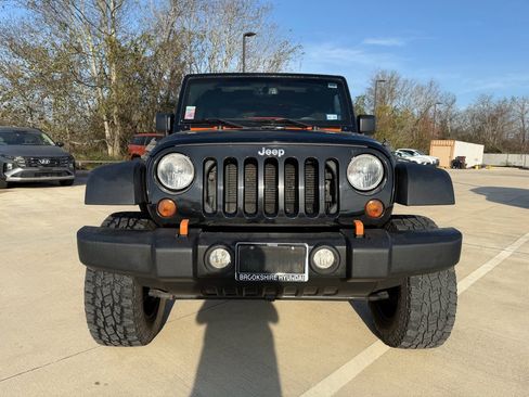 Used 2013 Jeep Wrangler Unlimited Sport image 2