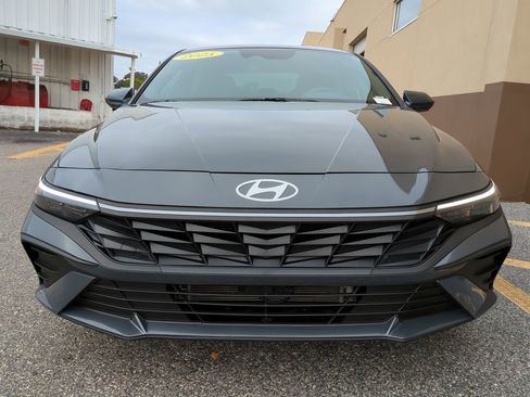 Certified 2025 Hyundai Elantra SEL image 9