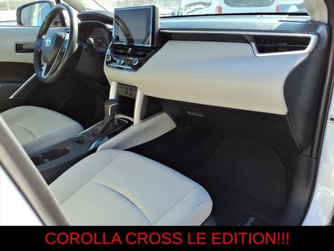 Used 2023 Toyota Corolla Cross LE w/ Moonroof Package AWD/4WD image 11