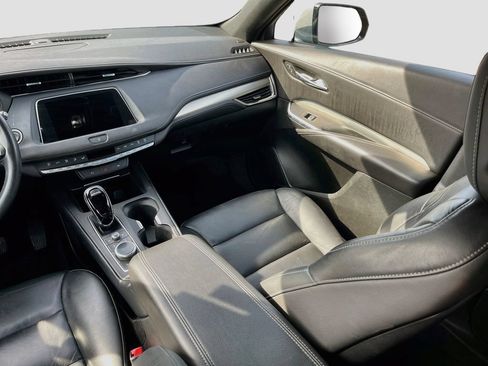 Used 2023 Cadillac XT4 Premium Luxury FWD image 23