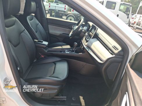 Used 2024 Jeep Compass Latitude AWD/4WD image 23