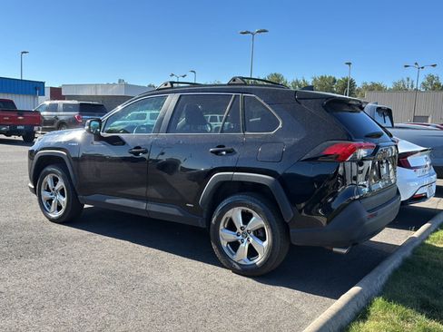 Used 2021 Toyota RAV4 XLE Premium AWD/4WD image 3