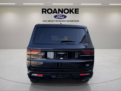 Used 2022 Jeep Wagoneer Series II AWD/4WD image 12