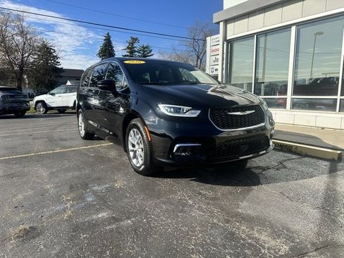 New 2026 Chrysler Pacifica Limited image 6