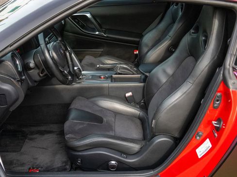 Used 2010 Nissan GT-R Premium image 42