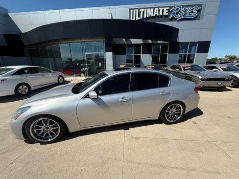 Used 2015 INFINITI Q40 AWD w/ Moonroof Package image 4