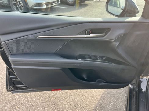 Used 2025 Toyota Camry SE image 20