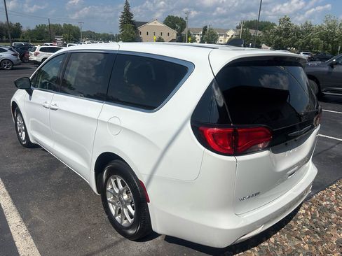 Used 2024 Chrysler Voyager LX FWD image 5