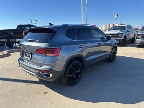 Used 2022 Volkswagen Taos SE image 6