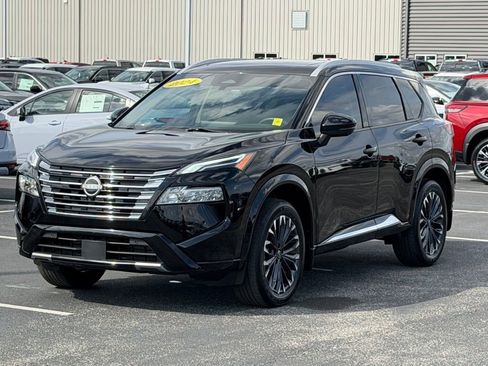 Used 2024 Nissan Rogue Platinum image 9