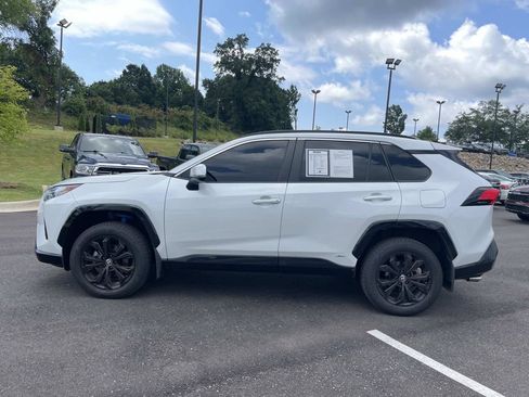 Certified 2024 Toyota RAV4 SE w/ Convenience Package AWD/4WD image 3