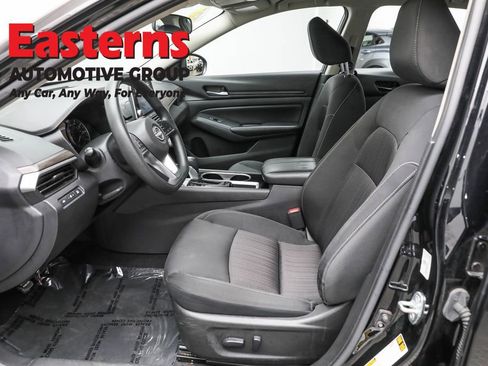 Used 2024 Nissan Altima 2.5 SV image 14