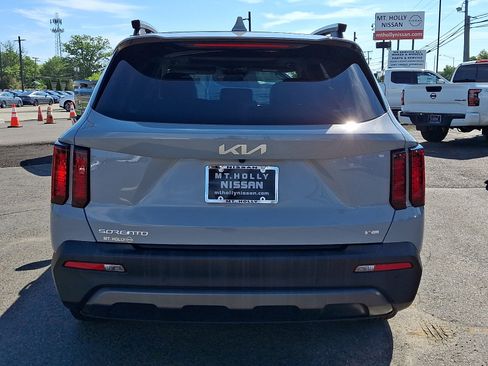 Used 2023 Kia Sorento S w/ Panoramic Sunroof Package AWD/4WD image 6