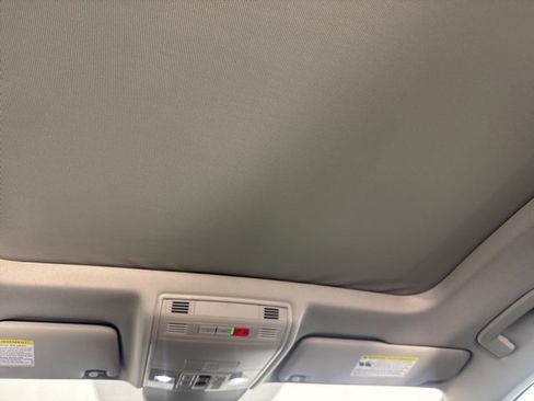 Used 2023 Volkswagen Taos SE w/ Panoramic Sunroof Package image 26