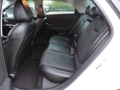 Used 2021 Hyundai Elantra Limited image 17