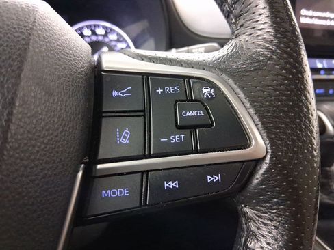 Used 2021 Toyota Sienna Limited image 22