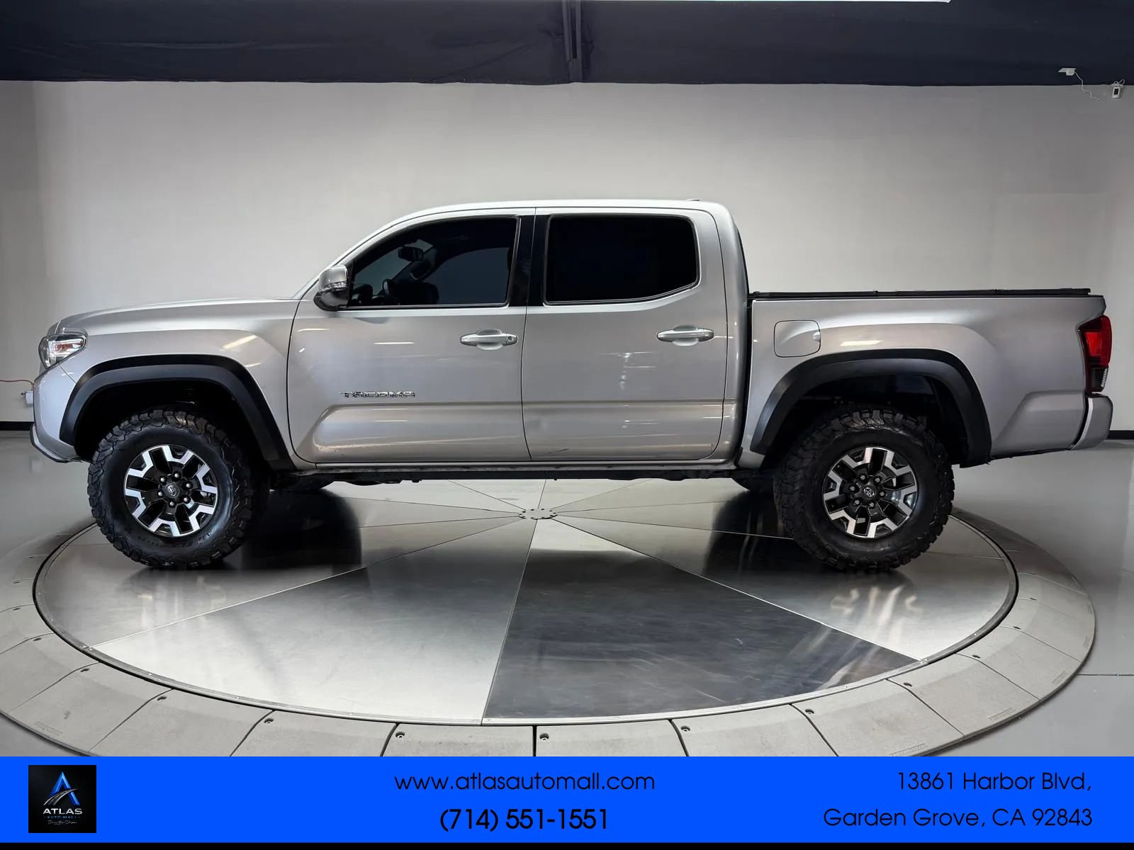 Used 2016 Toyota Tacoma TRD Off-Road w/ Premium & Technology Package RWD image 4