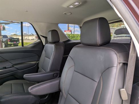 Used 2021 Chevrolet Traverse LT w/ LT Premium Package image 29
