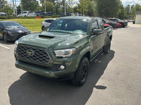 Used 2022 Toyota Tacoma TRD Sport w/ TRD Premium Sport Package AWD/4WD image 5