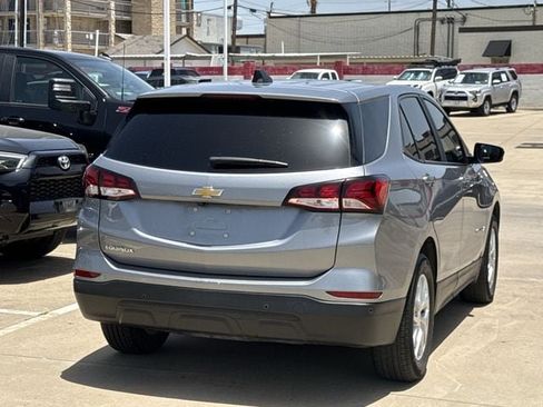Used 2023 Chevrolet Equinox LS w/ LS Convenience Package FWD image 4