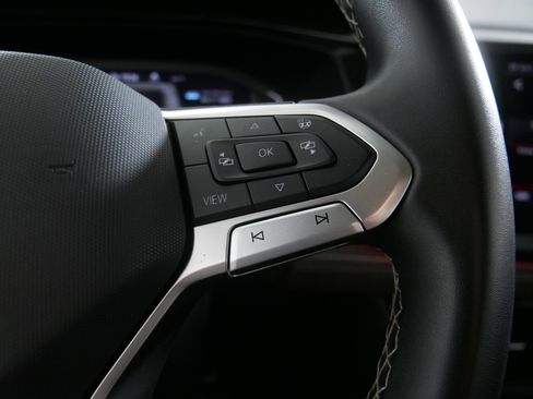 Used 2022 Volkswagen Taos SEL image 28