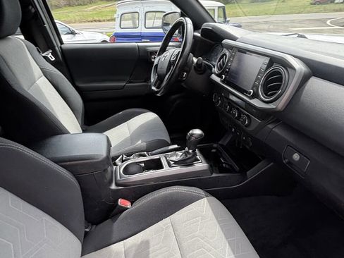 Used 2021 Toyota Tacoma TRD Off-Road w/ Technology Package image 23
