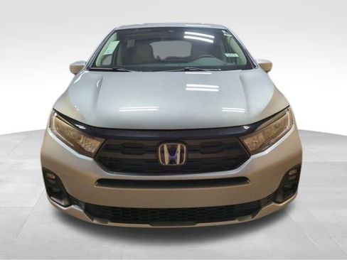 New 2026 Honda Odyssey Touring image 9