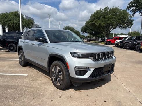 Used 2023 Jeep Grand Cherokee 4WD 4xe image 3